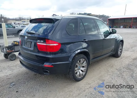 2010 BMW X5 xDrive48I z USA, uszkodzony, nr VIN 5UXFE8C53AL311437